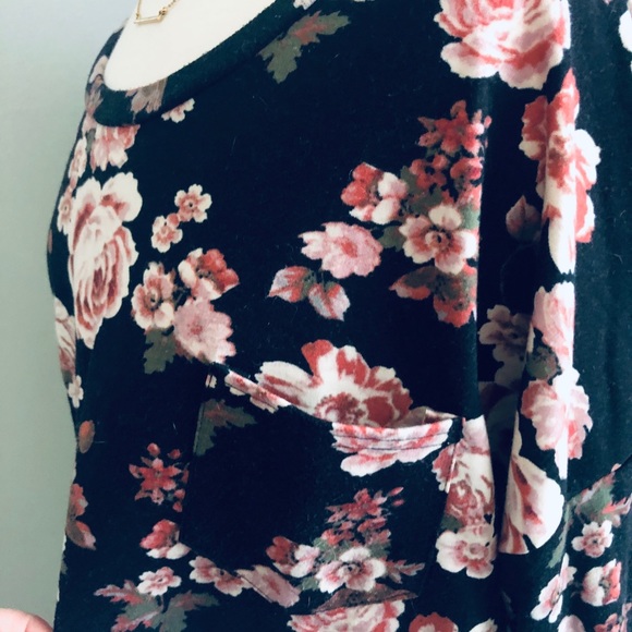 Sporty Stripes & Floral L/S Top! - Picture 2 of 5